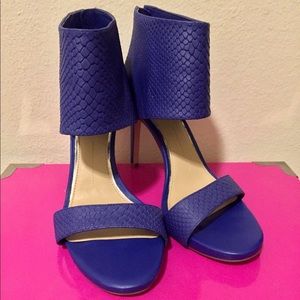 Gianni Bini Blue Snake Scalloped Heels